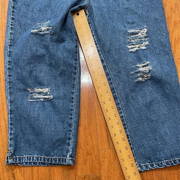 Halston Jeanswear Size 8 Blue Vintage Cropped Distressed 5 Pockets Medium Wash - Picture 9 of 13